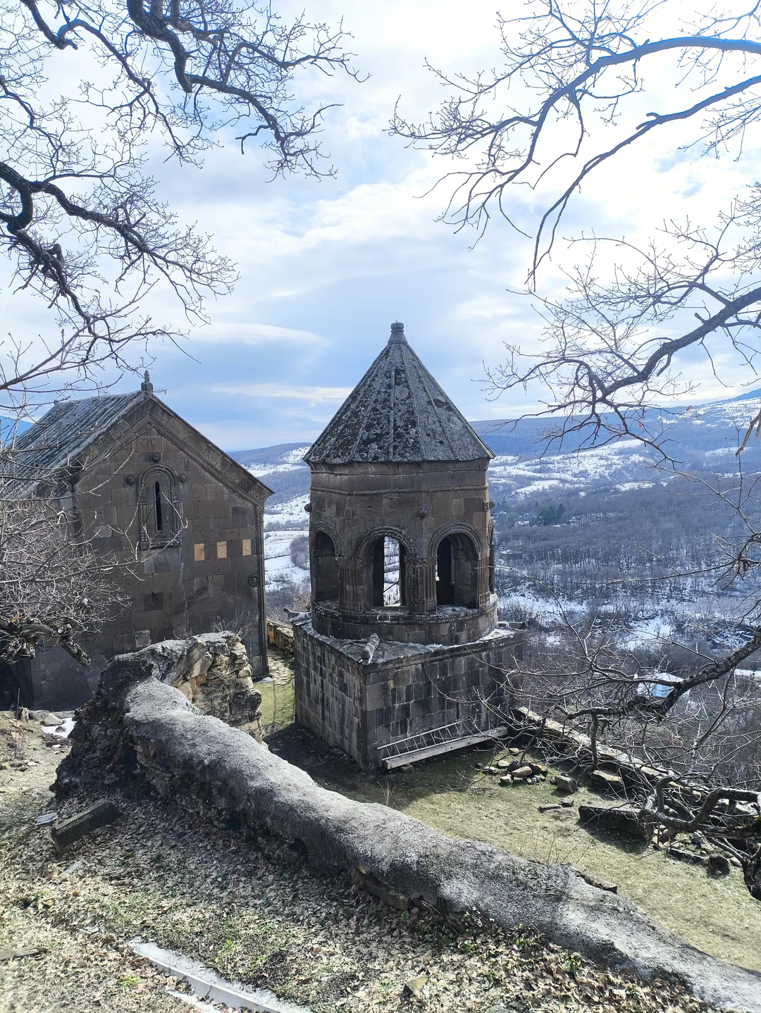 Если хотите понять осетинцев, вам сюда. Алан глубоко изучает историю осетинского народа, с гордостью рассказывает про