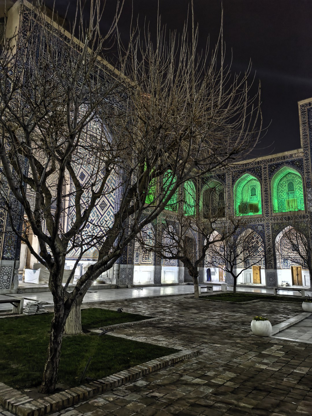 Великолепный гид Ильдар, очень образован, интересно преподносит исторический материал, удобное перемещение на очень комфортабельном автомобиле, очень