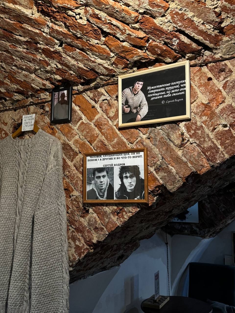 Провели с подругой незабываемое 8 марта на экскурсии по местам съемок культового фильма "Брат". Признаюсь честно: