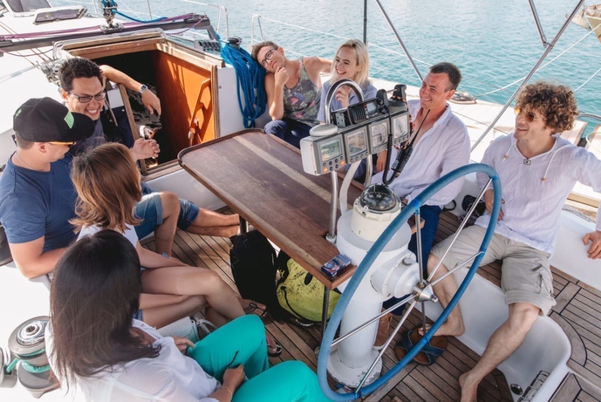 Сочи: прогулка на парусной яхте с мотором (9/9)