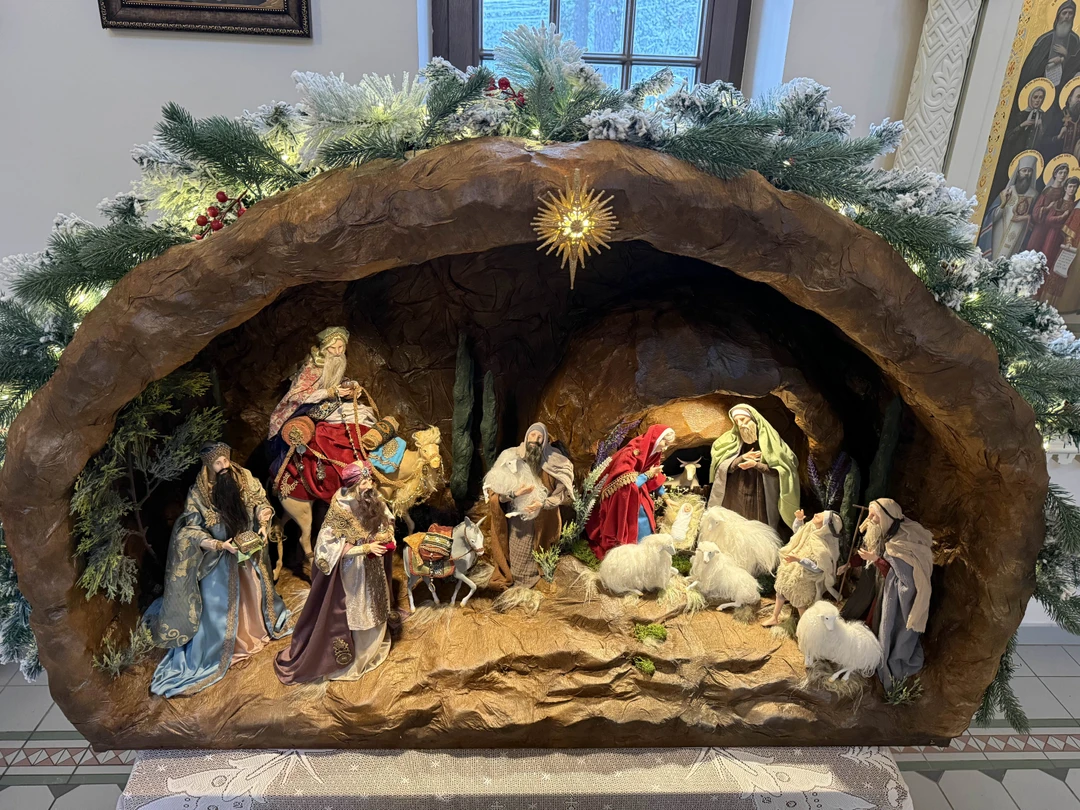 Отличная загородная экскурсия, несмотря на то, что ездили зимой. Попали в настоящую зимнюю сказку.