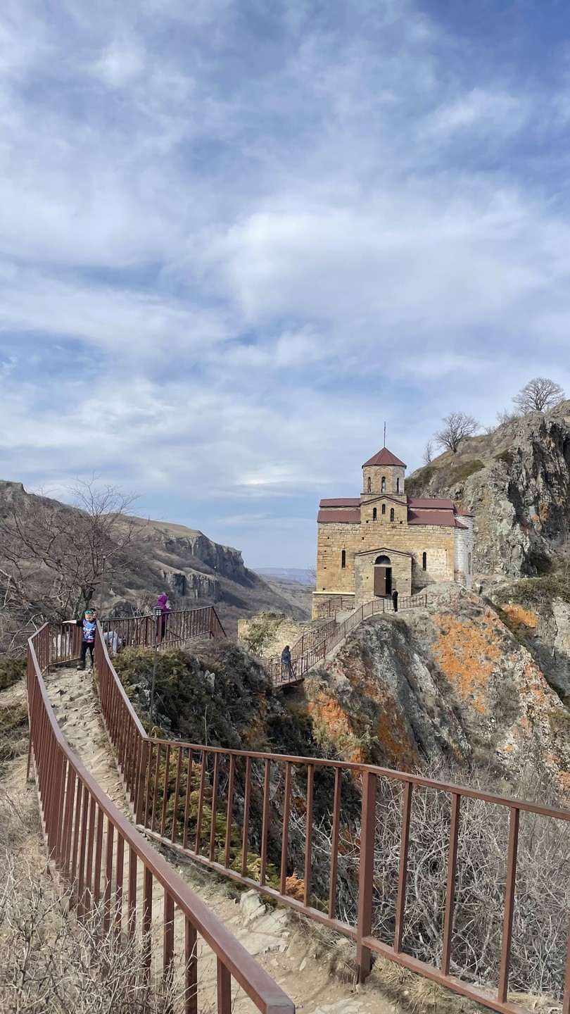 Поехали на экскурсию в первый день отпуска и это была отличная идея! Мурат свозил нас в