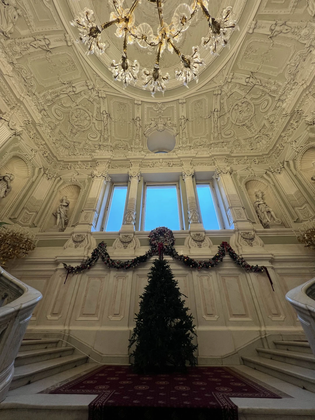 Благодарю Максима за оперативные ответы на все мои вопросы относительно экскурсии и организацию. Благодарим гида Екатерину