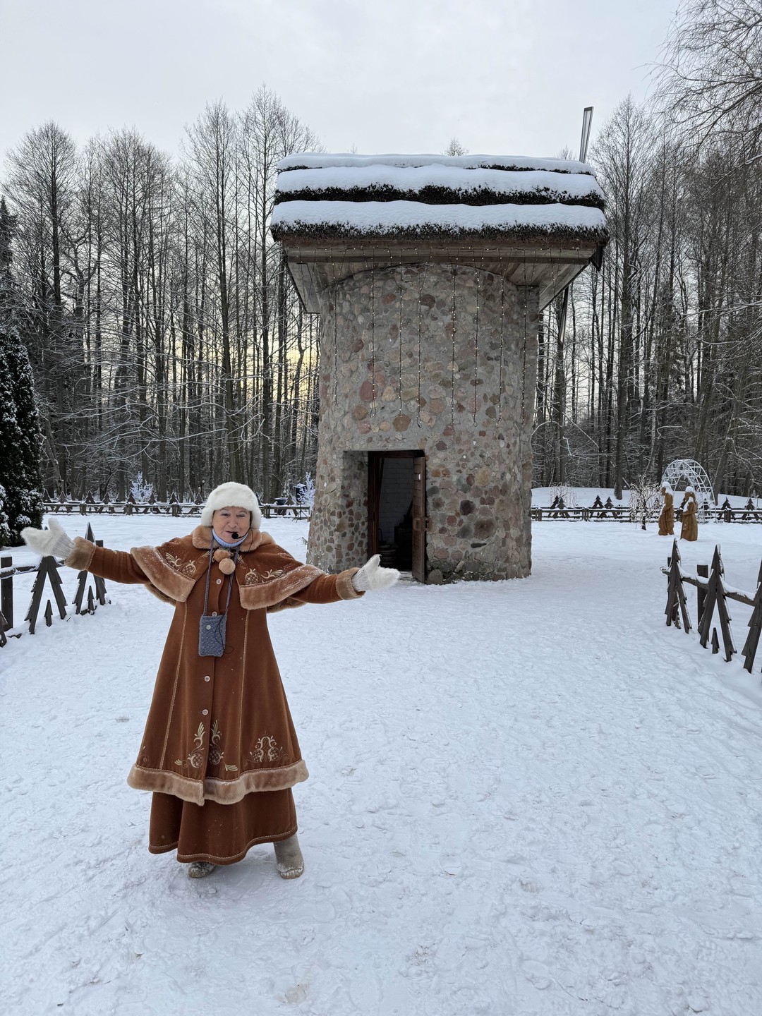 Это одна из самых лучших экскурсий. Организация экскурсии на самом высоком уровне. Автобус новый, теплый и