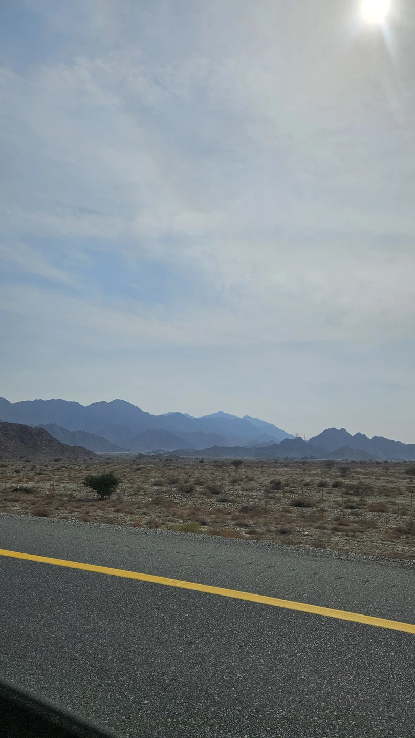 Очень понравилась экскурсия! В комфортном темпе, интересные места. Посмотрели настоящие Эмираты, пообедали и отдохнули на побережье