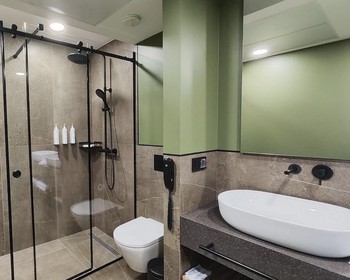 Знакомство с местными традициями и кухней в этнопарке и первая встреча с Байкалом