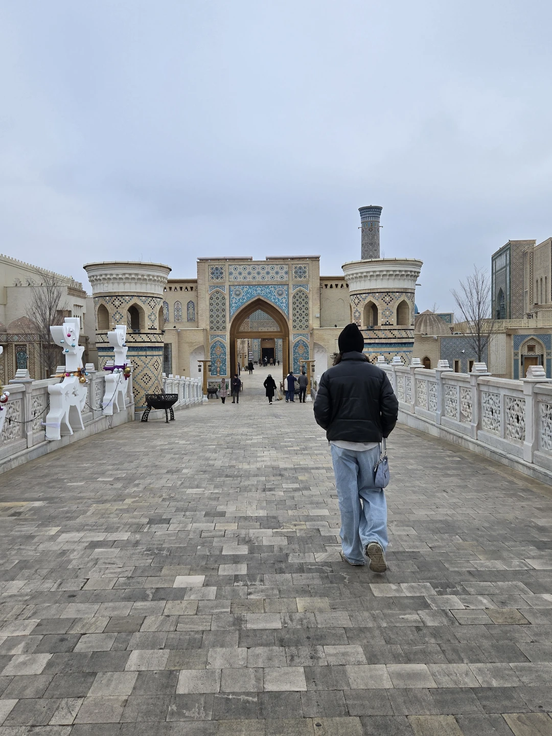 У нас был гидом Андрей. Я восхищена его профессионализмом! У Андрея глубочайшие знания истории, он максимально