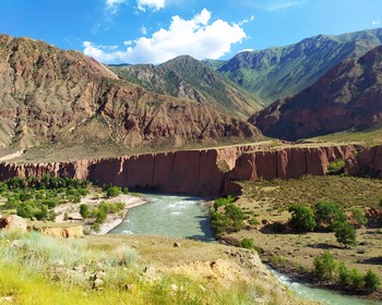 Каньон Хан-Салык и озеро Сон-Куль