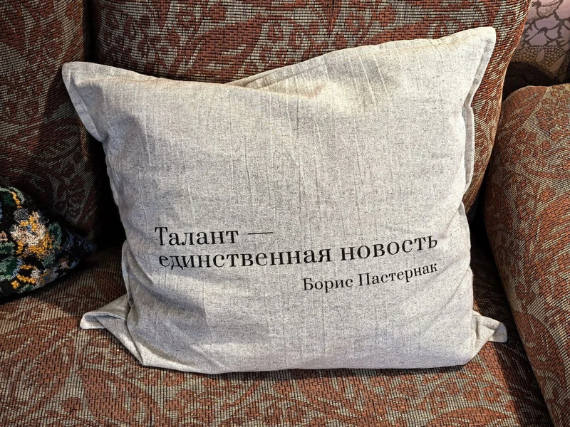 Несмотря на мороз 8 февраля 26 года прогулка по Переделкино была замечательная. Я люблю читать, поэтов