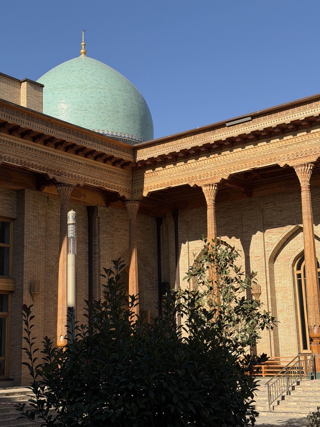 Очень познавательная экскурсия с Бернарой культура и традиции, чтение орнаментов на одежде коврах и в архитектуре