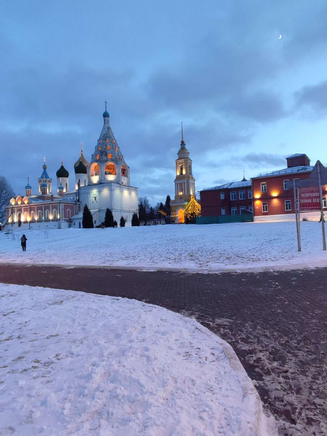 Экскурсия прошла на одном дыхании, интересно и познавательно. Узнали много интересных исторических фактов, а также увидели
