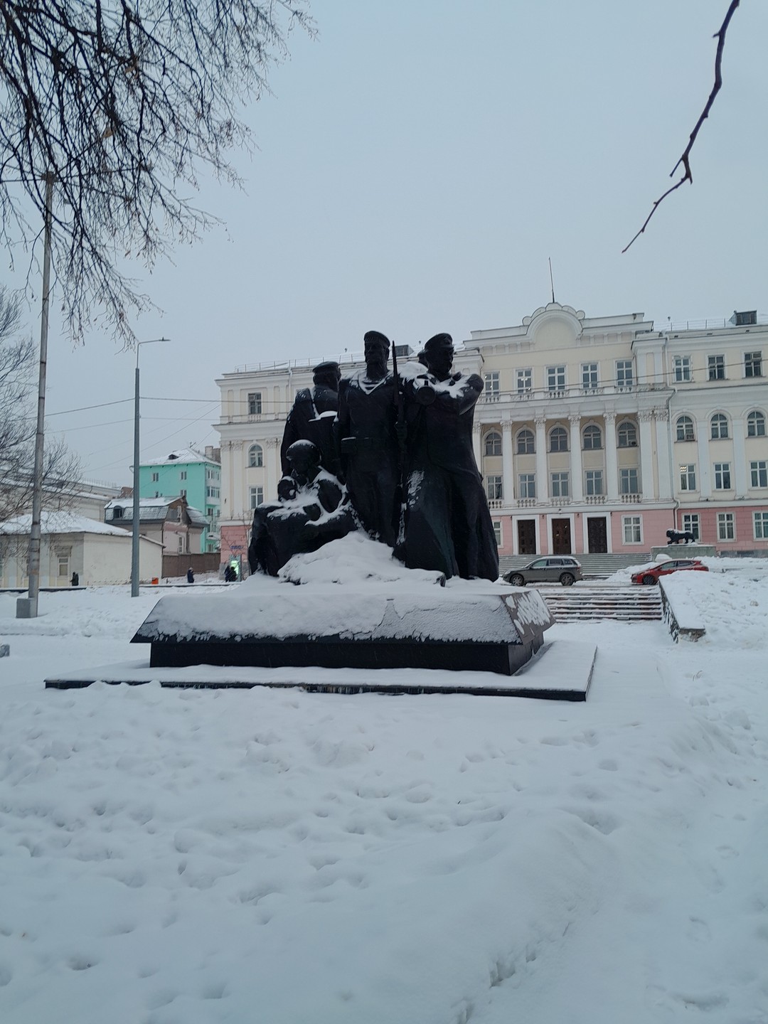 Экскурсия проводилась вечером. Было холодно. Но мы стойко прошли весь маршрут!) Спасибо Вадиму за прогулку с интересными рассказами!