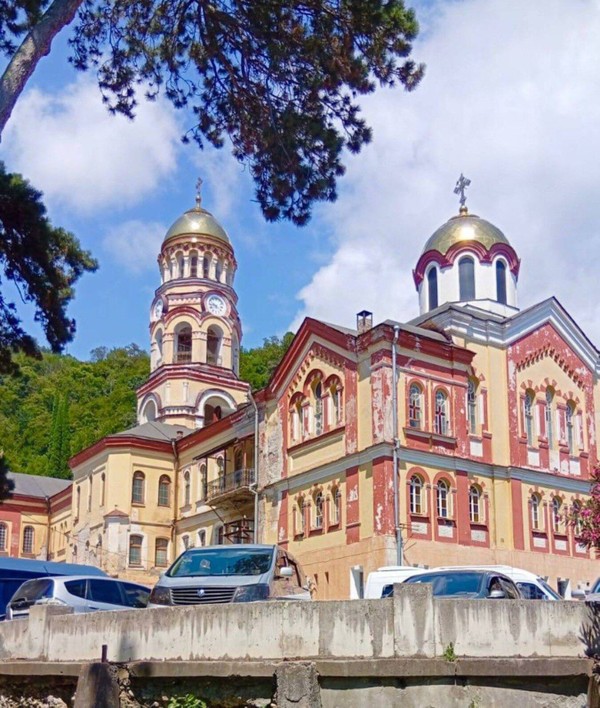 В живописный Новый Афон (из Пицунды)