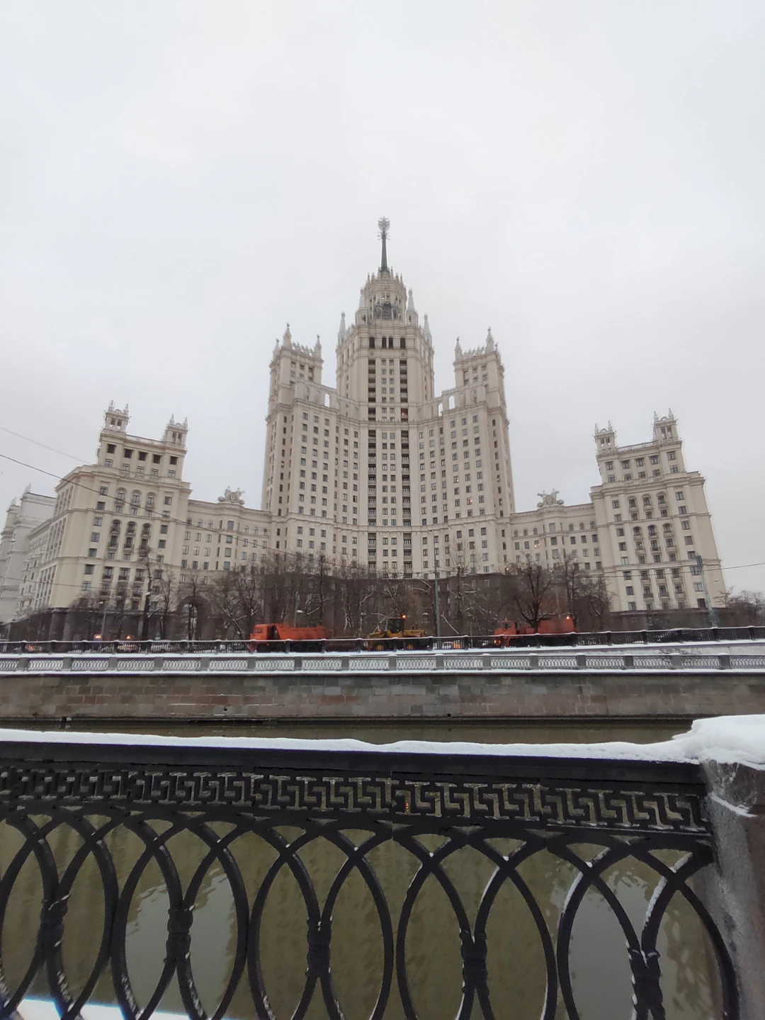 Приехали на пару дней в Москву, заранее забронировав данную экскурсию, так как тема была очень интересна.