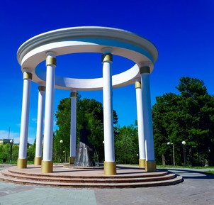 Памятник жёнам декабристов
