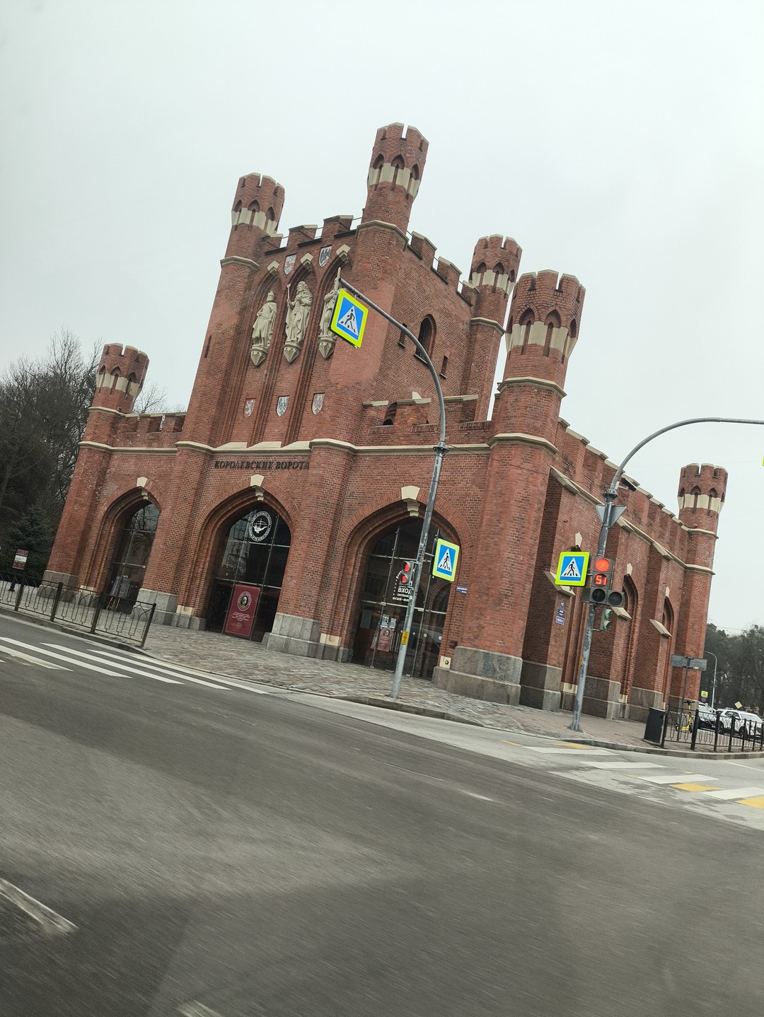 Спасибо огромное экскурсоводу Андрею и организаторам. Маршрут подстроили под нас, т к сын с травмой колена
