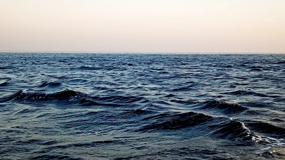 Всё прошло хорошо. Изначально думала, что будет пляж-пляж, но дикий пляж оказался скалой, в которой высечена