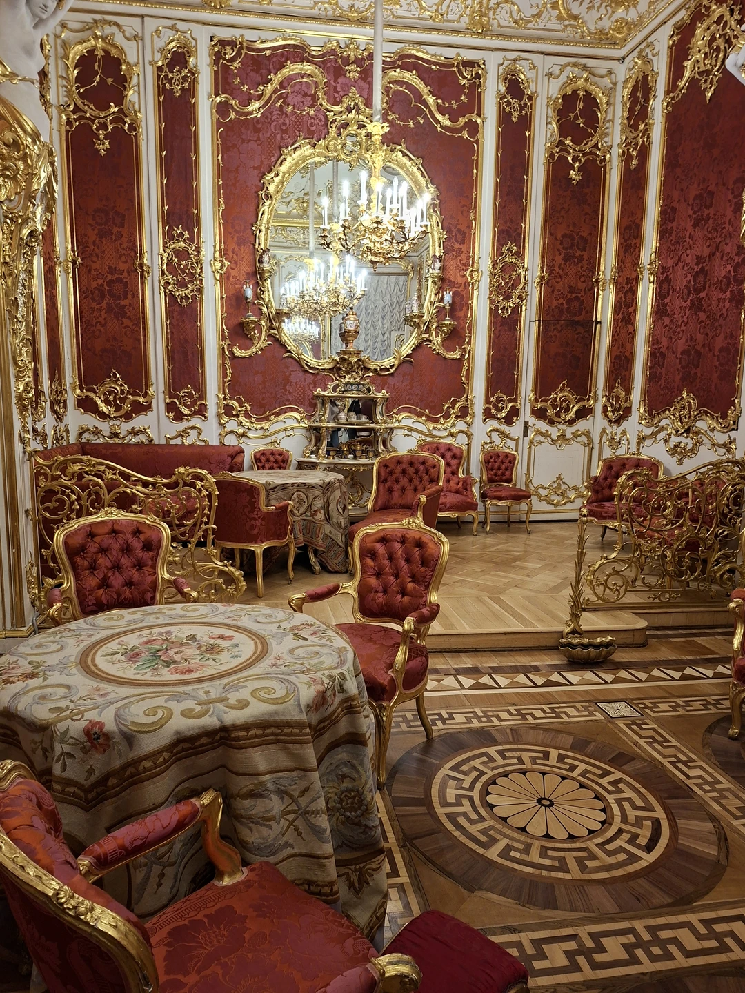 Эрмитаж в мини-группе (билеты без очереди включены) (Чаргазия)