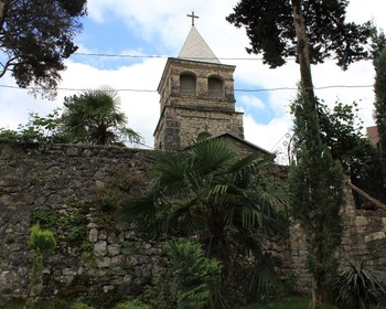 Упражнения, святыни села Каманы, река Гумиста и висячий мост