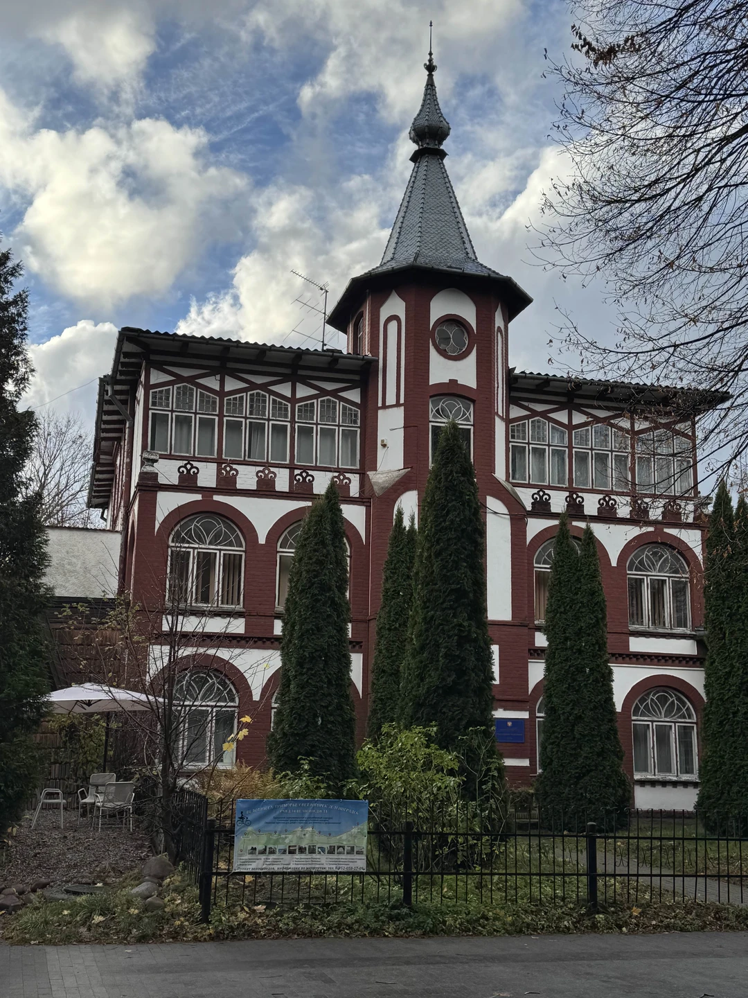 Анастасия, прекрасный экскурсовод! Влюбила нас в Светлогорск с самой первой достопримечательности! А дальше все было, как