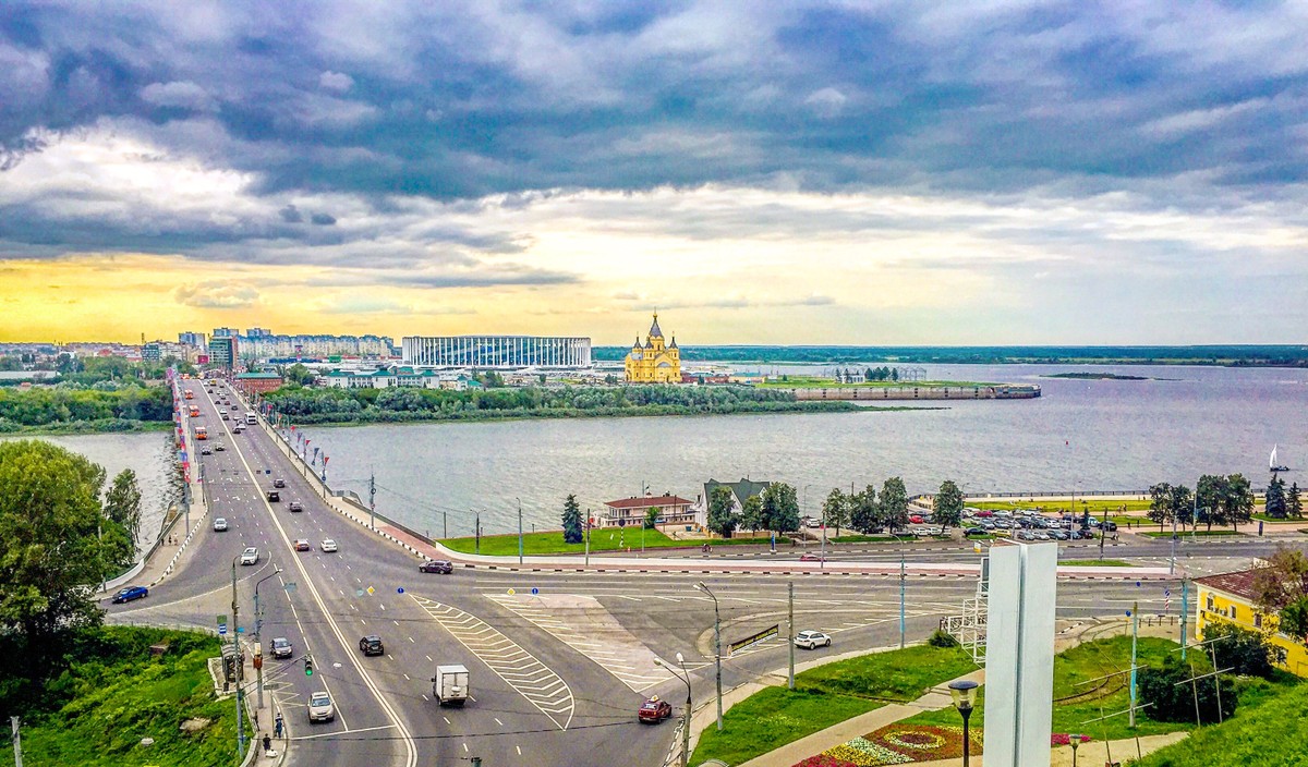 Нижний Новгород пешком и на авто: истории, события, люди