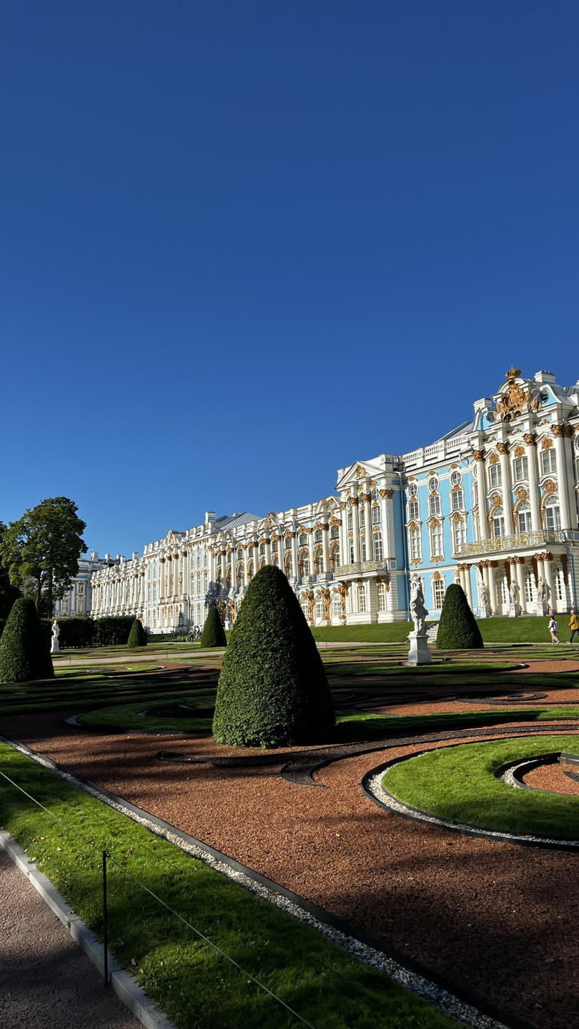 Ксения — шикарный экскурсовод! Оооочень интересно все рассказывала. Была небольшая группа, всего 3 человека. Ехали до