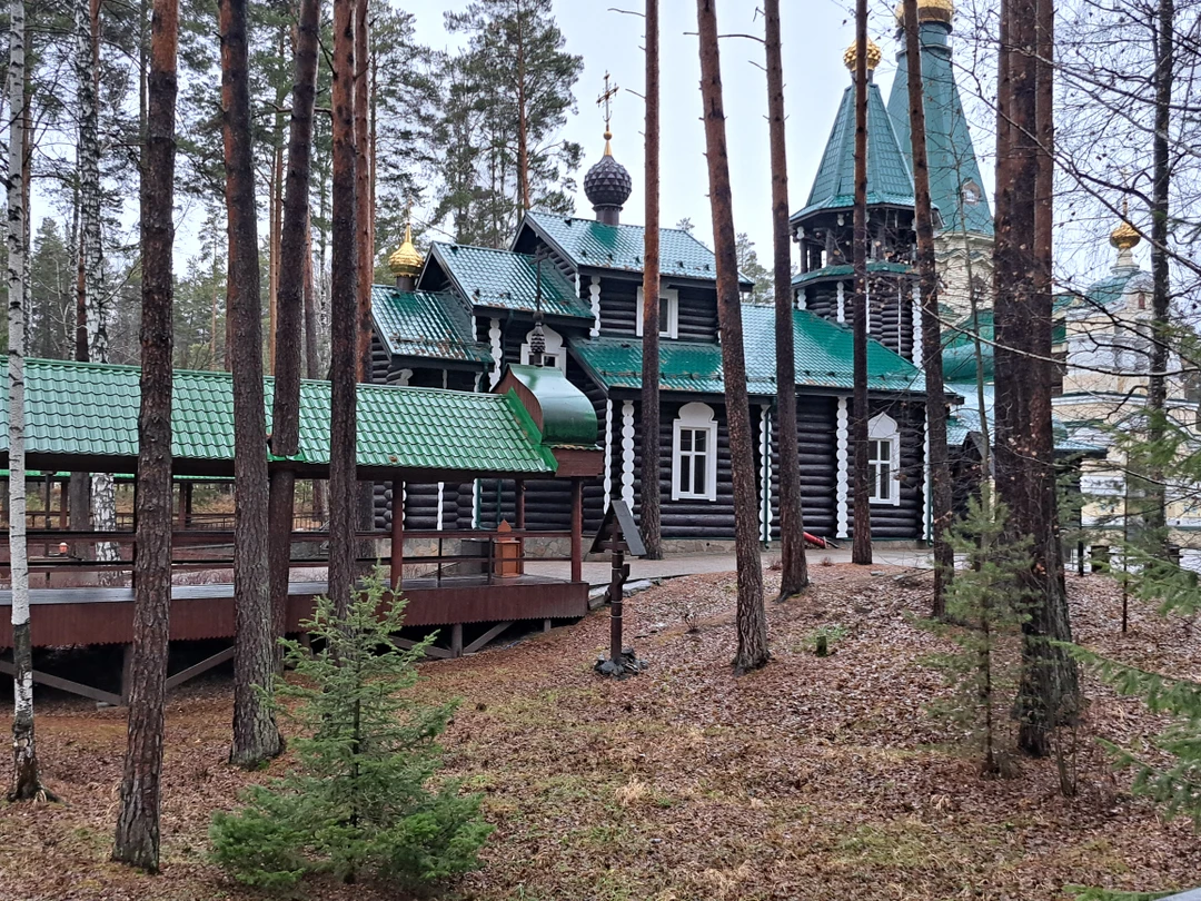 Евгения очень приятный экскурсовод. Мы были ограничены по времени, полностью под нас подстроилась, начали экскурсию раньше