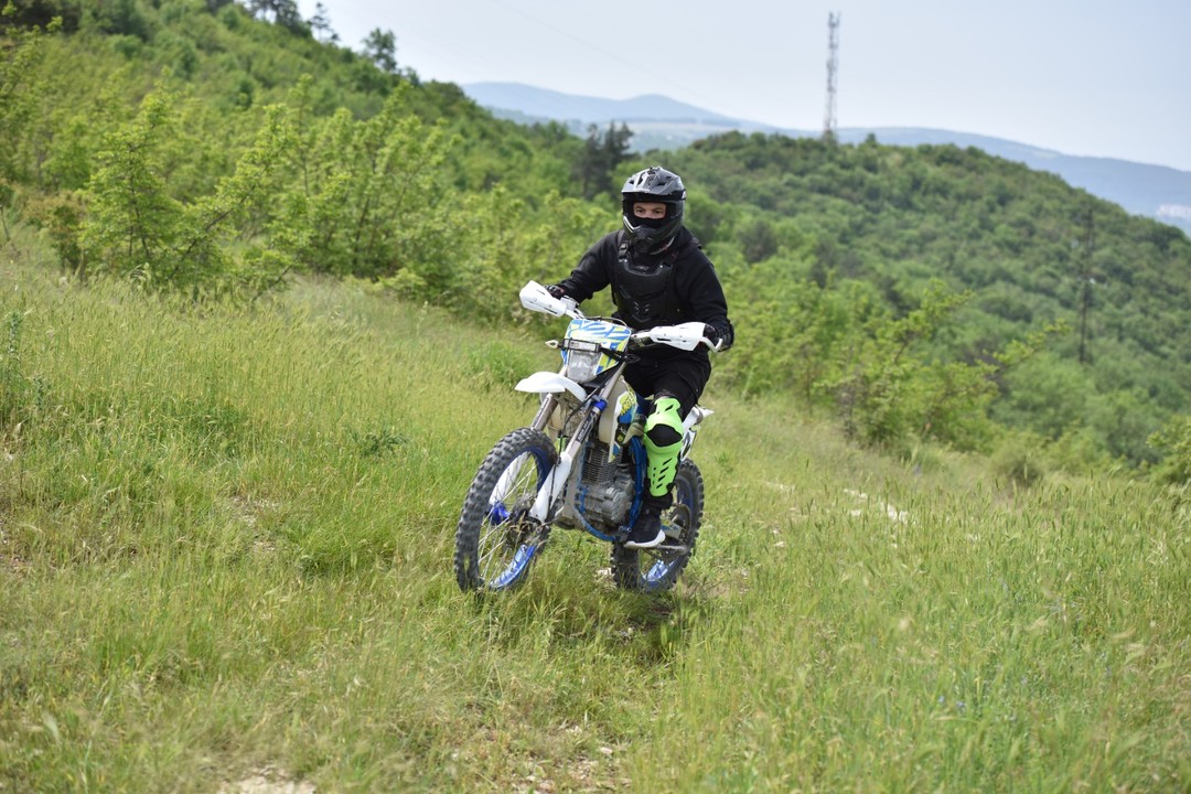 Интересный маршрут. Если берёте ребенка, он должен бать готов идти в гору.