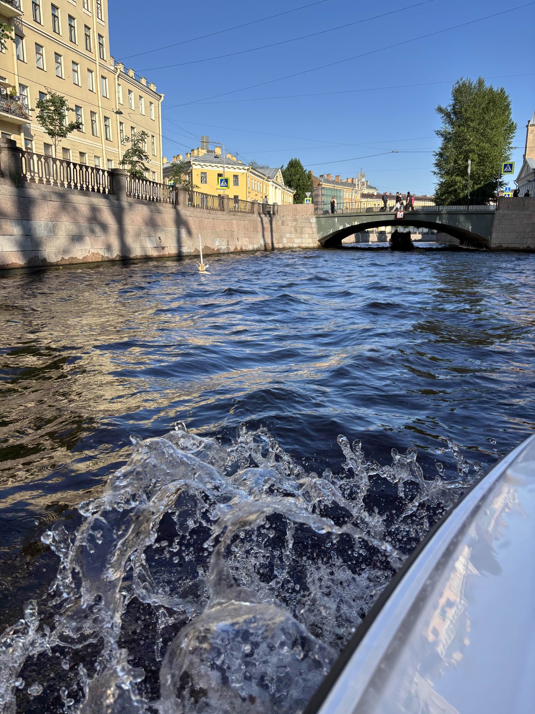 Прогулка на катере оставила море положительных эмоций, бесспорно наслаждаться видами Санкт-Петербурга просто необходимо с разных ракурсов