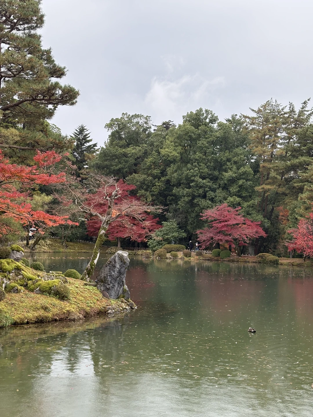 Евгений влюбил нас в этот город. Необыкновенной красоты парки и сады, интересная история, очень легкая, спокойная