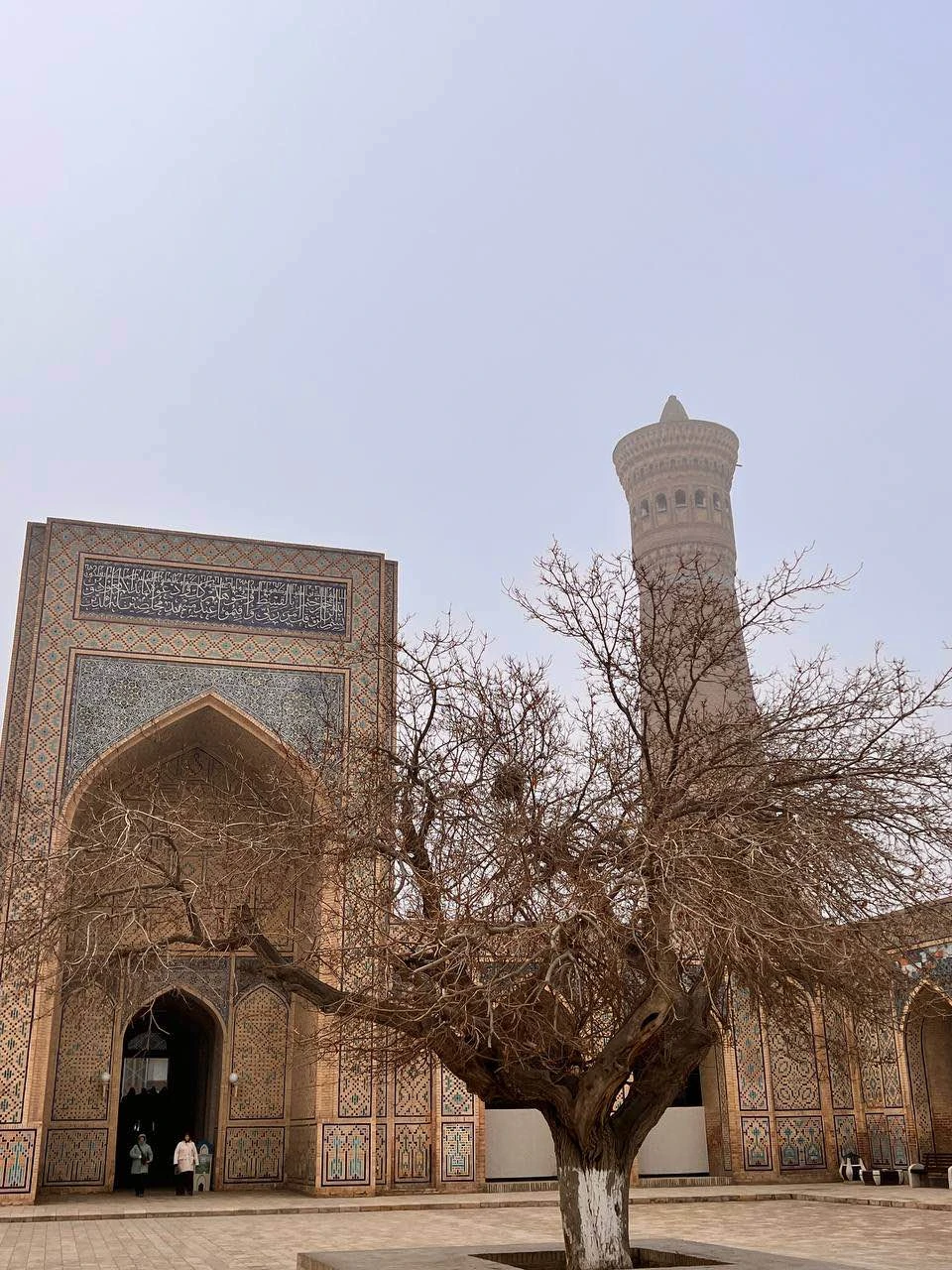 Мы брали экскурсию по Бухаре с гидом Дилей — остались очень довольны