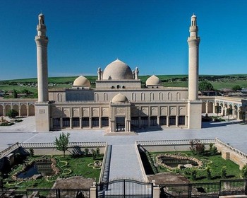 Джума-мечеть в Шемахе, водопад Семь красавиц, озеро Нохур, гора Туфандаг