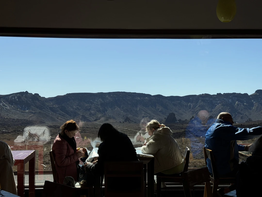 Экскурсия прошла замечательно, очень много интересной информации об острове, красивые локации по пути, комфортная машина. Спасибо