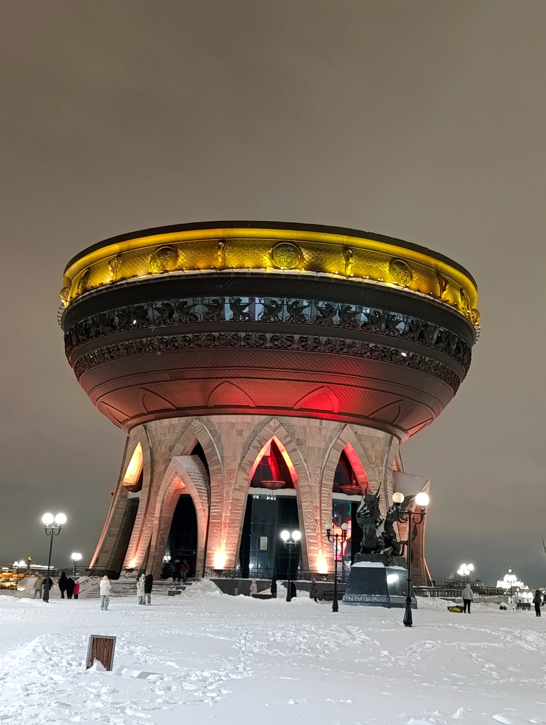 Вчера вечером прокатились по Казани с гидом Руфатом — остались очень довольны! Экскурсия длилась 2,5 часа