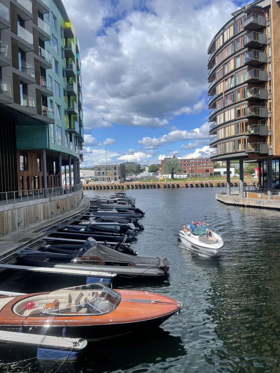 Довольно познавательно, интересно. Осло сам по себе очень интересный город, где главное - это человек, который