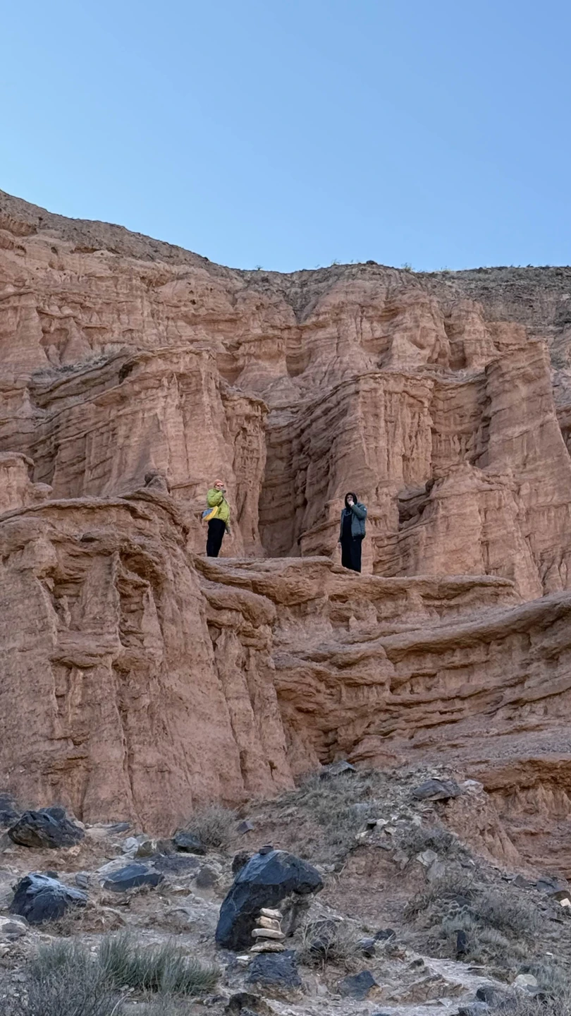 Хотим выразить огромную благодарность нашему гиду Константину за невероятную экскурсию! Нас была мини-группа из 4-х человек