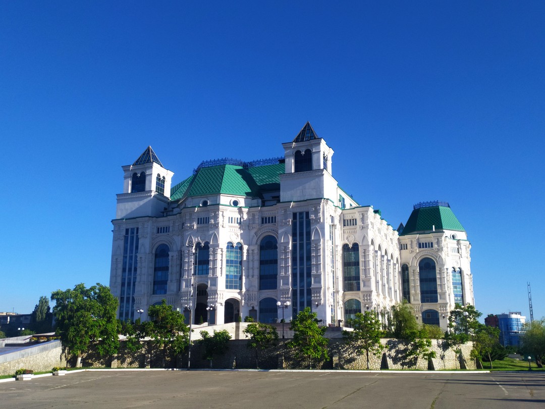 По Астрахани на автомобиле (Елена)