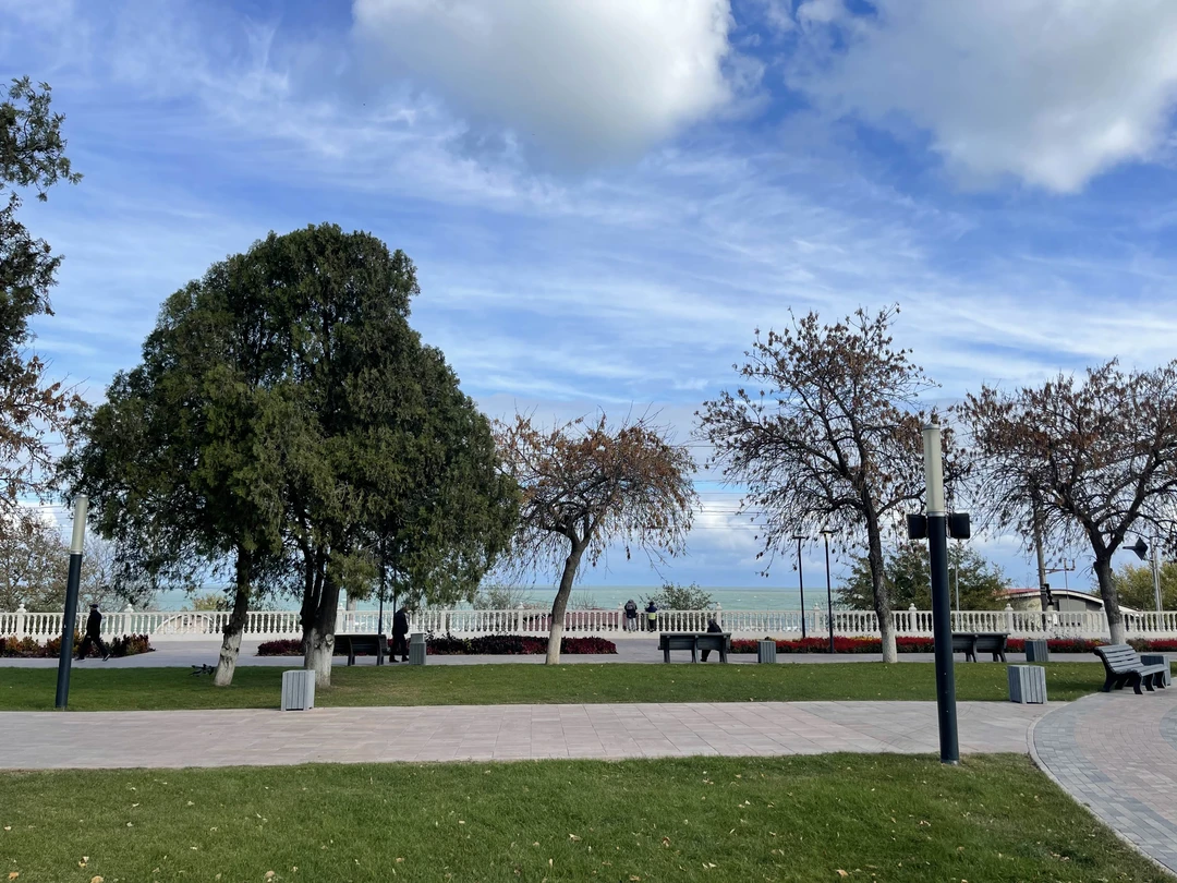 Зара отличный рассказчик до такой степени увлеченный и влюбленный в свою Родину, что заражает этой любовью