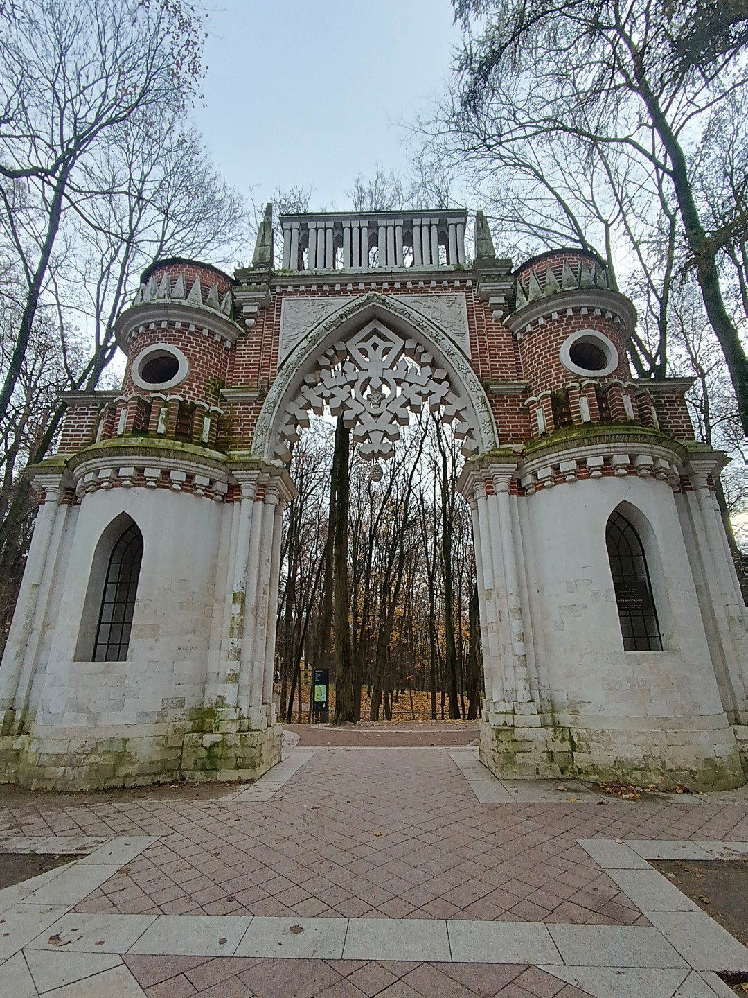 Отличная экскурсия, очень понравилась, огромное спасибо Виктории, рассказывала очень интересно и увлекательно