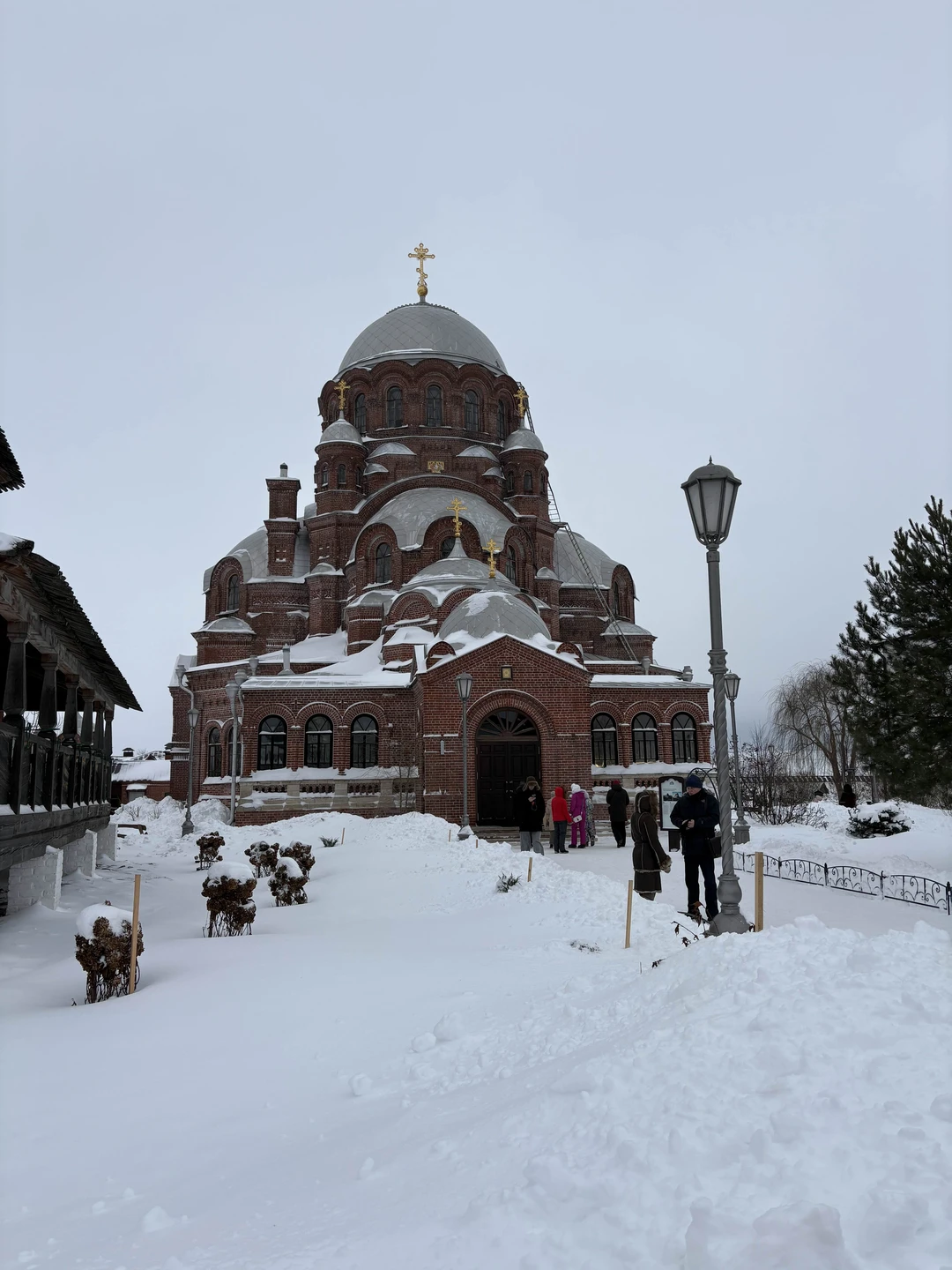Все понравилось, организовано отлично, автобус хороший, переезды не длительные (40-50 мин самый большой), экскурсия интересная, экскурсовод