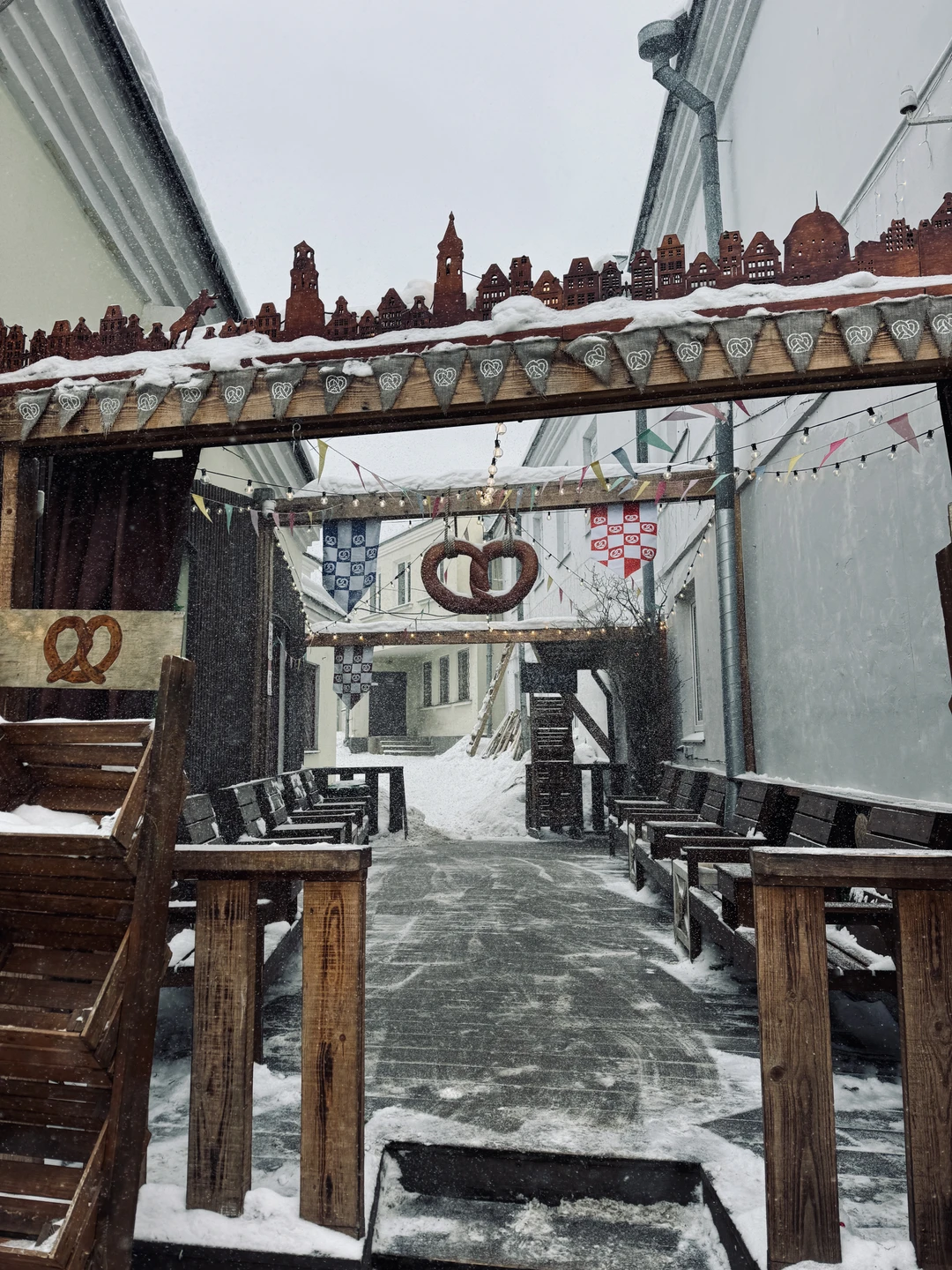 7 часов в Выборге. Вы, конечно, успеете зайти на ярмарку, попробовать коричный крендель и ароматный глёг