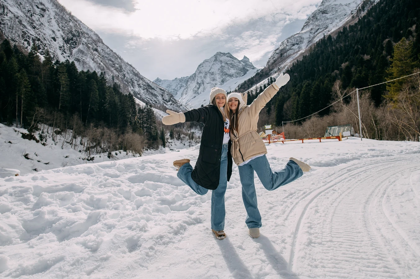 Выходные в Домбае с фотографом, барбекю-вечеринкой, игристым и глинтвейном (из Ростова-на-Дону)