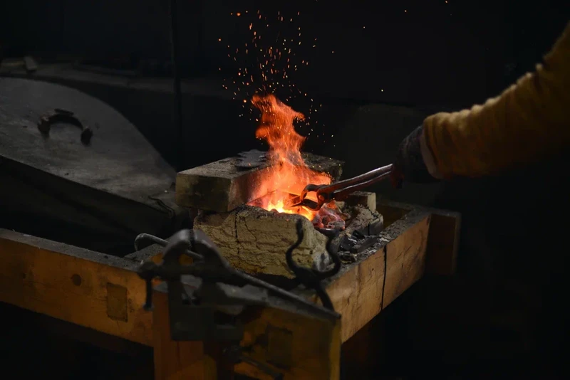 Семейный новогодний мастер-класс в ярославской кузнице (5+)