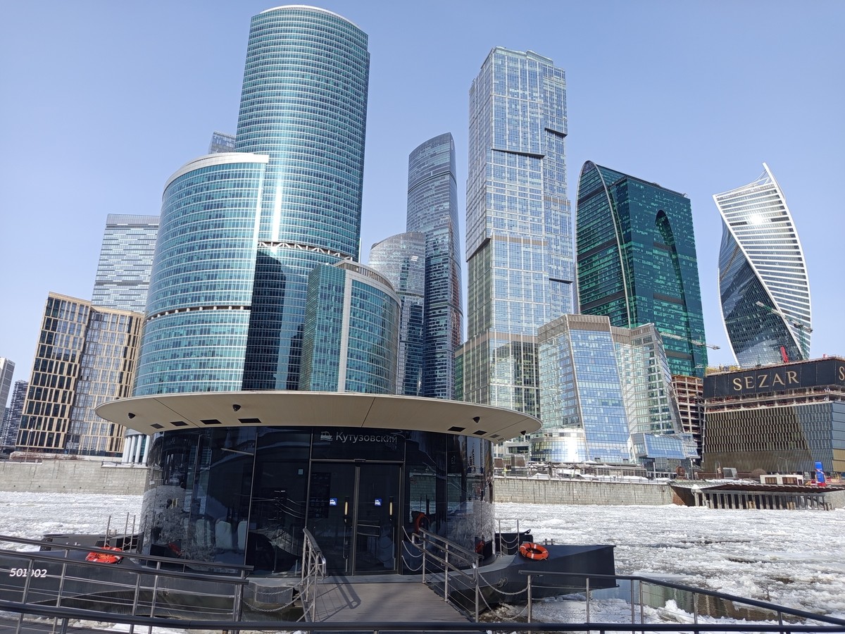 Путешествие к небоскрёбам Москвы-Сити по реке на аквабусе