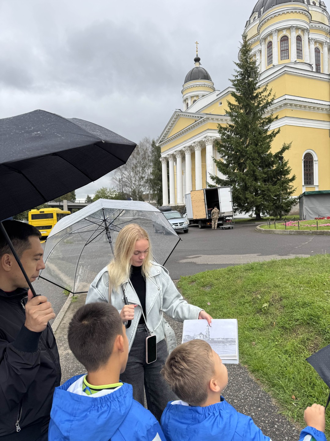 Спасибо большое Лизавете за экскурсию! Было интересно и нам с мужем и мальчикам (5, 7, 11