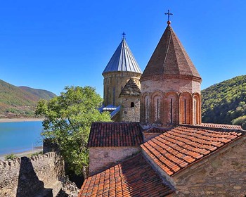 Усадьба Чавчавадзе, собор Алаверди, Жинвальское водохранилище, вечер в Гудаури