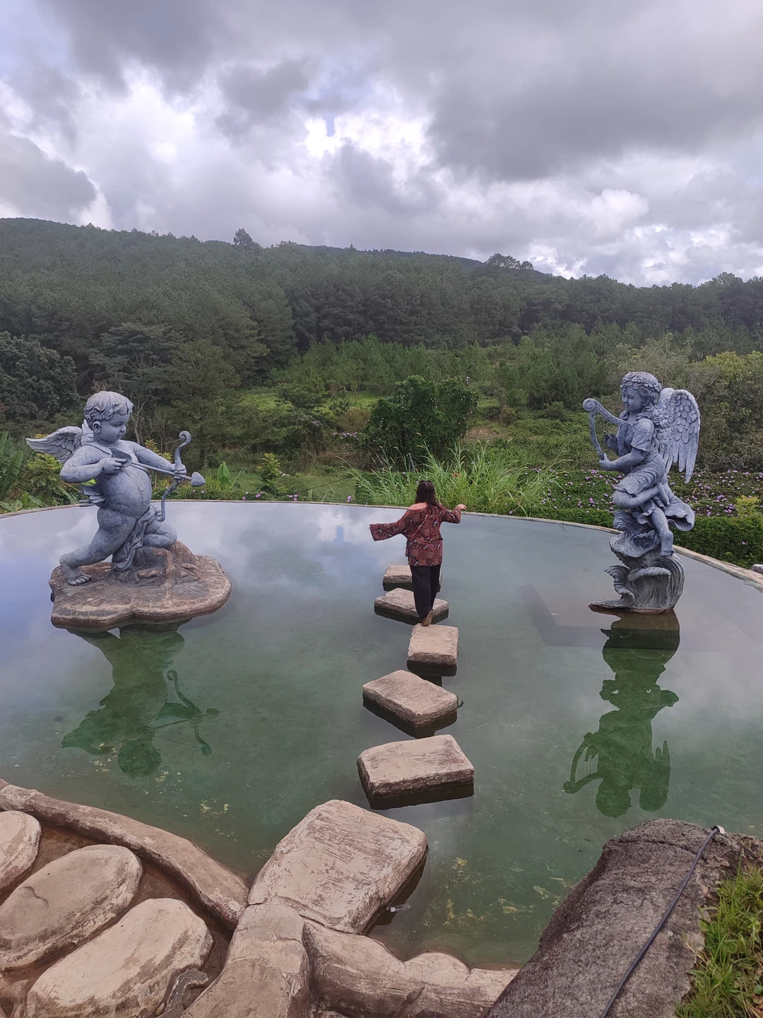 Замечательная экскурсия в сопровождении русского гида. У нас был Виктор - интересно, со знанием материала и отличным чувством юмора