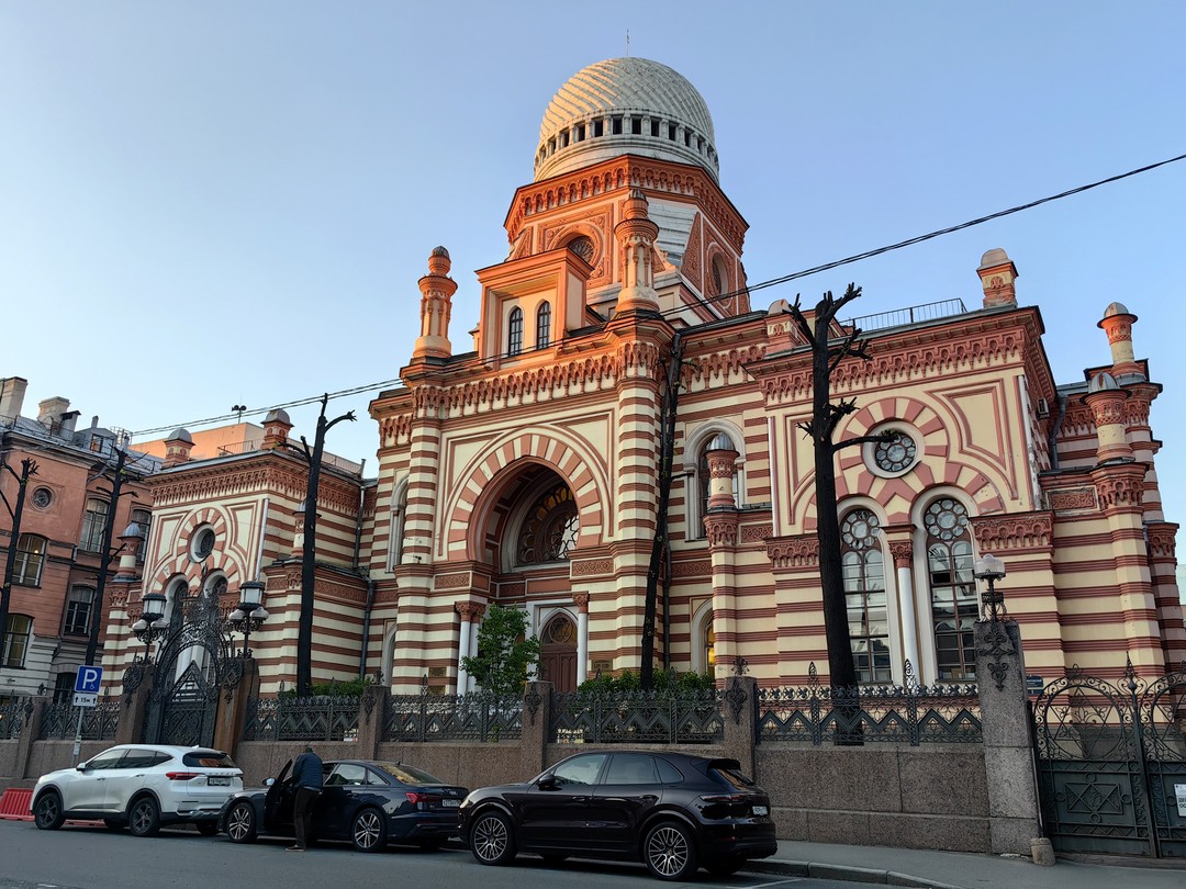 В Санкт-Петербурге бывали не один раз, но не перестаём открывать для себя этот удивительный город. В