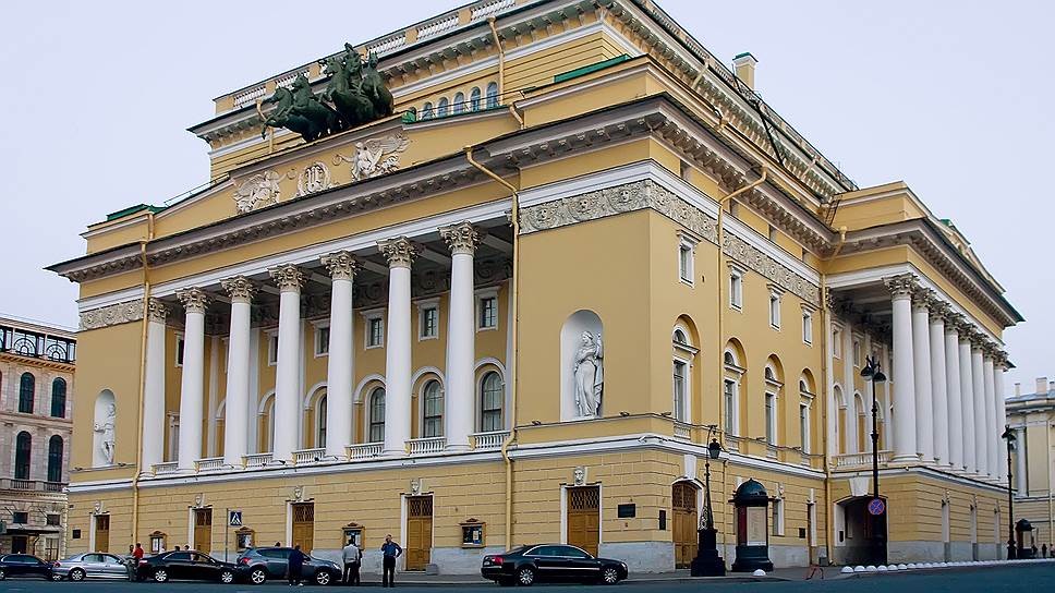 Фото Индвидуальная театрализованная прогулка по Петербургу с гоголевским Носом