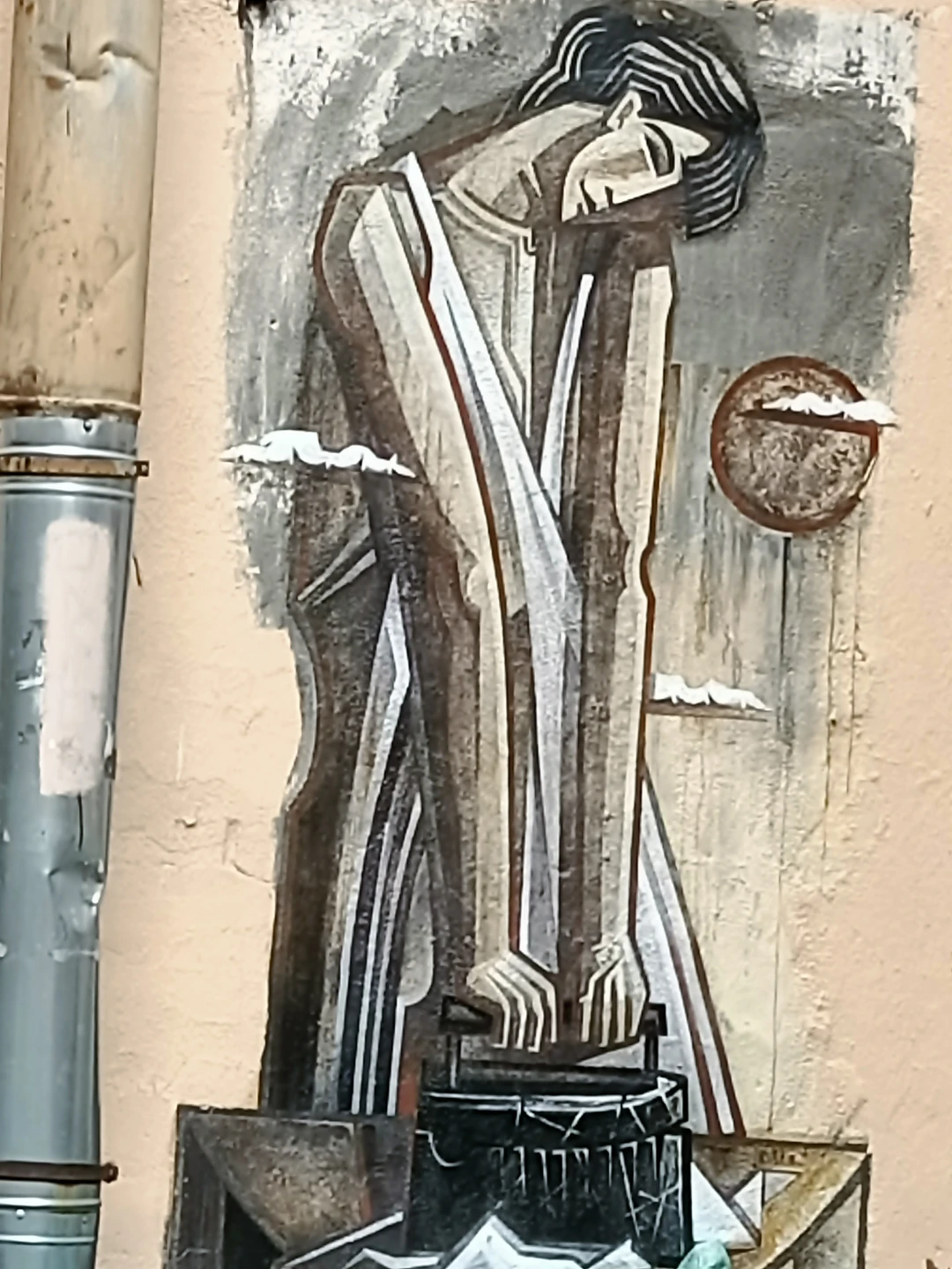 Тома -увлеченный краевед, активно развивающийся исследователь и приятный собеседник. В процессе увлекательной прогулки с ней складывается